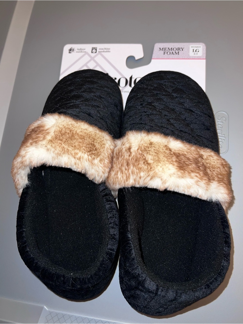 isotoner Black Quilted Memory Foam Slippers with Faux Fur Trim (Black/Tan)